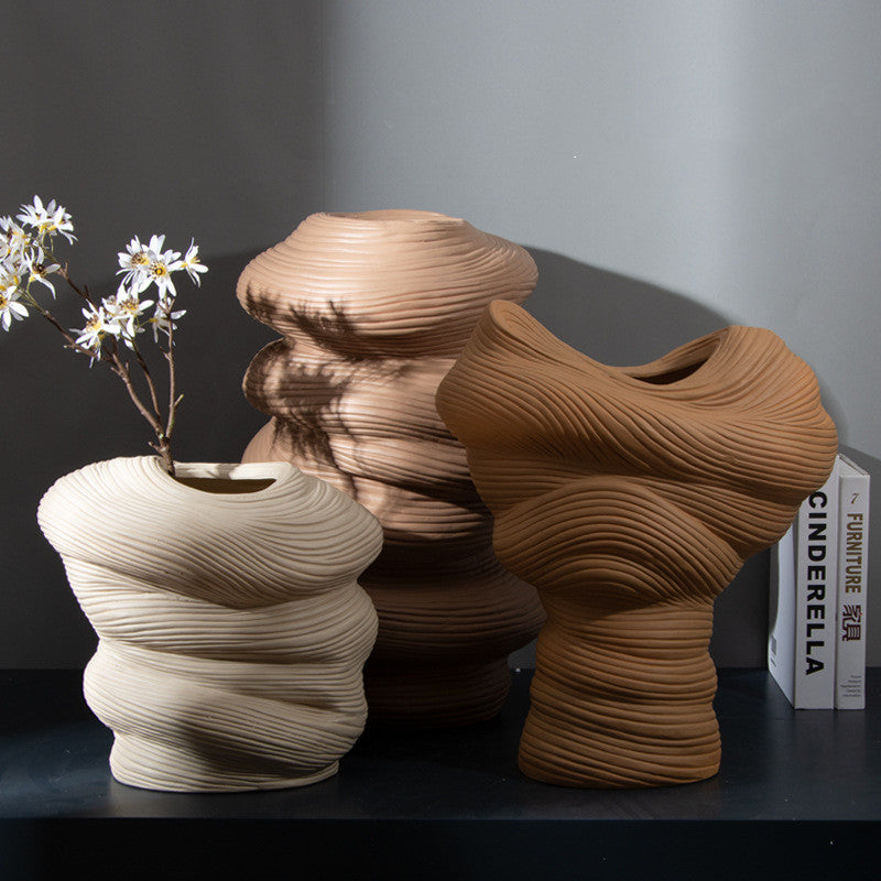 Modern Minimalist Ceramic Vase – Handmade Floral Handicraft